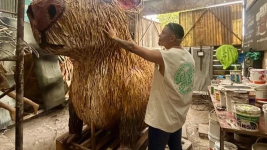 En la tradicional quema de muñecos, habrá un carpincho en honor a Kim Gómez