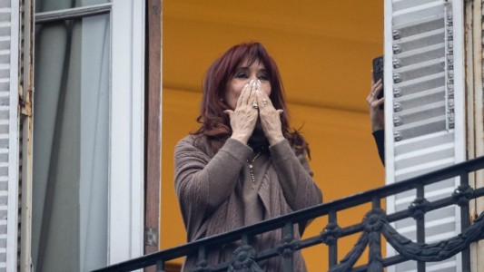 Nuevo parte médico: Cristina Kirchner seguirá internada por el cuadro íleo postoperatorio