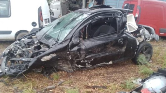La Plata: escapaba de la Policía y murió al chocar contra una camioneta y un poste de luz
