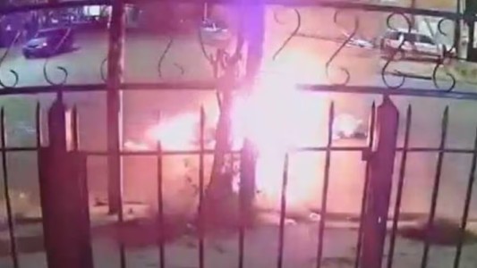 Lanús: Chocaron dos motos de frente, explotaron y murió uno de los conductores