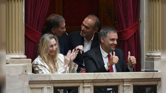 Karina Milei, Adorni y Santilli celebraron la aprobación en Diputados