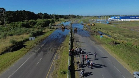 Hubo corte total en Ruta 11 por desborde cloacal