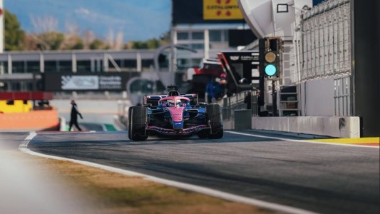 Franco Colapinto giró con el nuevo Alpine A526 en los ensayos de la F1 en Barcelona