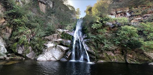 Córdoba: un hombre murió tras meterse a nadar en una cascada