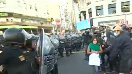 Reforma laboral: manifestantes cortaron el tránsito en la zona del Obelisco