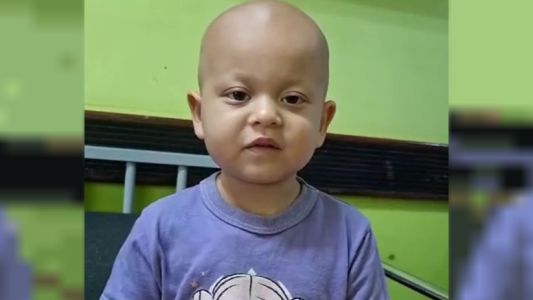 La familia de una niña de tres años pide que se agilice la entrega de un fármaco oncológico