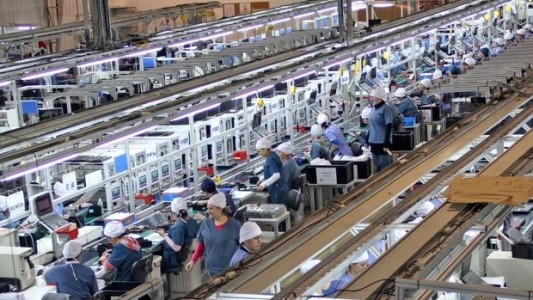 Reforma laboral: las asignaciones familiares podrían modificarse según un informe