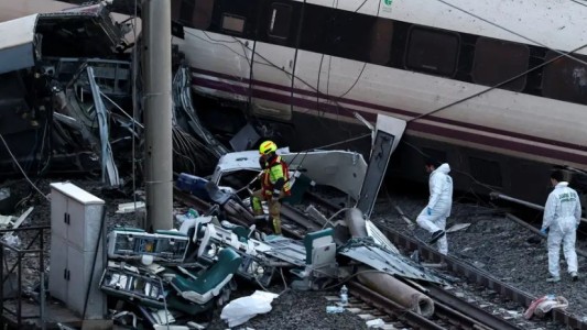 Aumenta a 41 el balance de fallecidos del accidente ferroviario en el sur de España