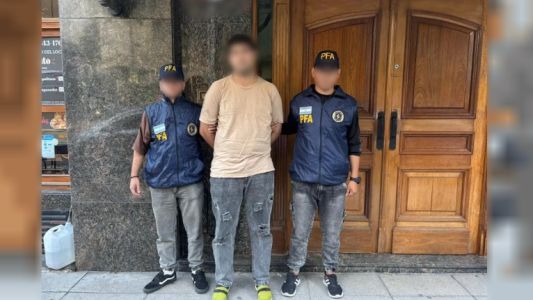 Hackeaba cuentas por montos multimillonarios y fue detenido en Palermo
