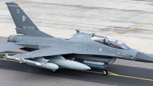 El Gobierno adelantó el acto y el vuelo rasante de los aviones F-16 para el sábado