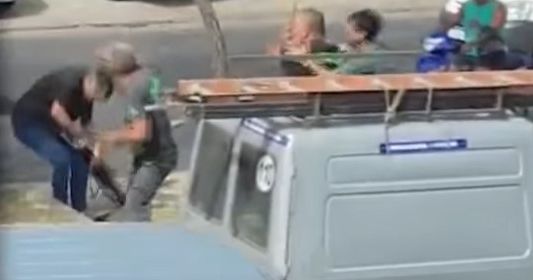 Violenta pelea de tránsito: lo golpeó con un fierro en la cabeza y lo desmayó