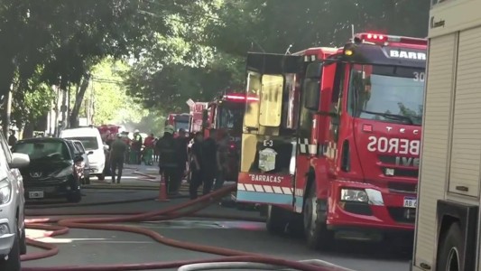 Incendio en un conventillo de La Boca: hay cuatro heridos y decenas de evacuados