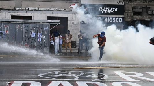 Incidentes en el Congreso por la reforma laboral: protocolo antipiquetes, camión hidrante y gases lacrimógenos