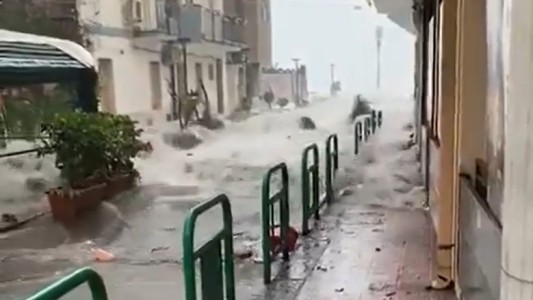 Alerta en Italia: una poderosa marejada ciclónica golpea la costa de Sicilia