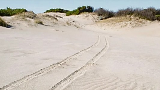 Turistas volcaron en los médanos de Villa Gesell y una mujer resultó herida