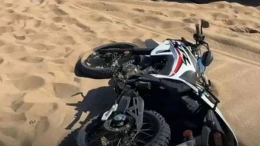 Tragedia en Villa Gesell: un motociclista de 28 años murió tras caer desde un médano