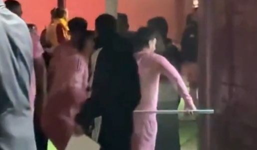 Lo tuvo que frenar Luis Suárez: la furia de Lionel Messi contra el árbitro tras la derrota del Inter Miami