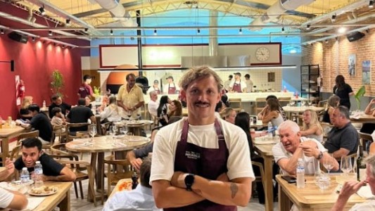 De profesor de gimnasia a convertir un estacionamiento en un restaurante pizzería