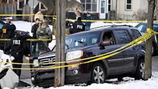 Un agente de inmigración mató a una mujer durante una redada en Minneapolis