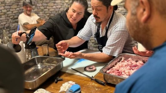 De músico a curso de charcutero: en dos meses enseña a hacer chacinados premium