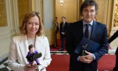 Meloni subastará los regalos de líderes mundiales, incluida la estatuilla de Milei con motosierra