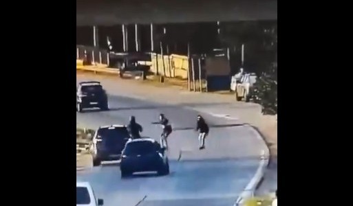 Video: una policía atropelló a un delincuente al presenciar un robo en Quilmes