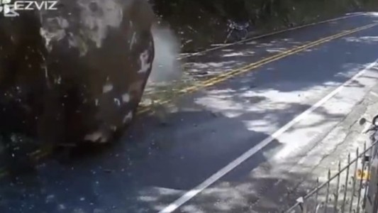 Una roca gigante casi causa una tragedia en Colombia