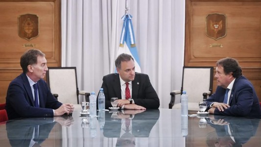 Sigue la ronda: Santilli recibió a Weretilneck y sumó un nuevo apoyo para la reforma laboral de Milei