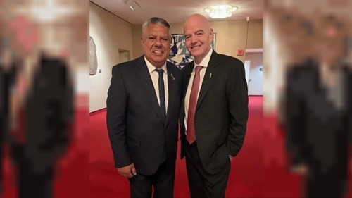 Tapia se mostró con el presidente de la FIFA en medio del escándalo con Milei y Verón