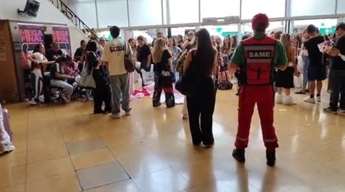 Personas descompuestas y desmayadas por incidentes en un teatro de Floresta