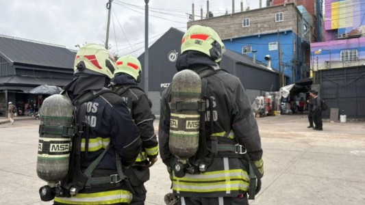 Trágico incendio en el barrio Padre Mugica: un hombre murió después de que se prendiera fuego su habitación