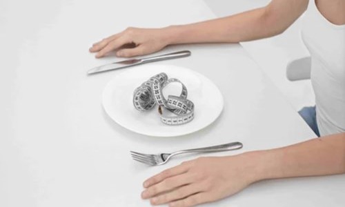 El uso intensivo de redes sociales causa trastornos alimentarios a casi la mitad de los jóvenes