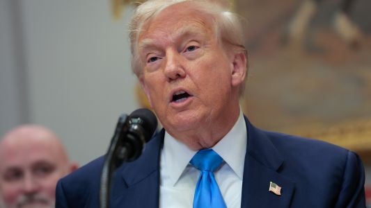 Trump aseguró que estudia una "toma de control amistosa de Cuba"