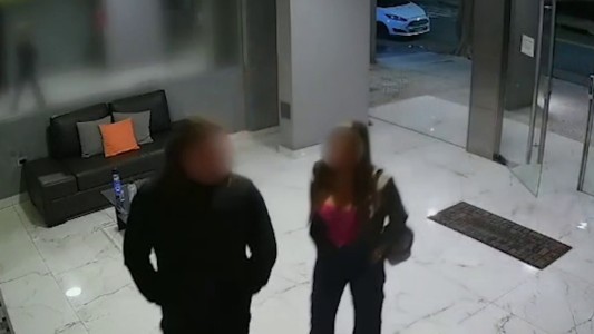 Detuvieron a una viuda negra tras encontrar sus huellas dactilares en una copa de vino