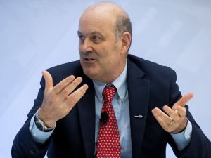 Sturzenegger defendió los cambios en la reforma laboral: "Si te lastimaste jugando al fútbol, tu empresa no tiene nada que ver"