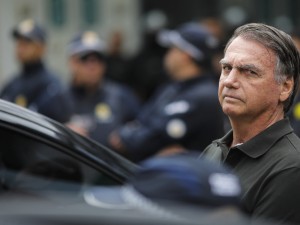 Bolsonaro fue operado "con éxito" de su hernia inguinal