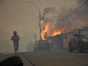Chile: al menos 16 muertos en un feroz incendio que lleva más de 10.000 hectáreas quemadas