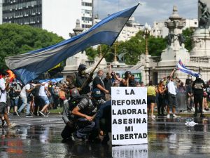 El Gobierno denunciará por terrorismo a los manifestantes que causaron destrozos en el Congreso