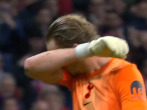 El Tottenham cambió a su arquero a los 17 minutos de partido por errores imperdonables