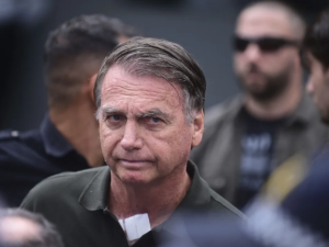 Internaron a Bolsonaro por una neumonía: su familia reiteró el pedido de prisión domiciliaria