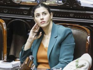 Pagano apuntó a Adorni: “Hay personas que utilizaron al Estado para un ascenso social”