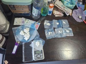 Cerraron dos búnkers en el barrio 1-11-14 y secuestraron cocaína y paco: detuvieron a cinco personas