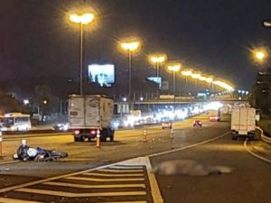 Choque fatal en Panamericana: un motociclista murió tras impactar contra un camión