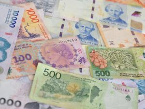 Los salarios crecieron 2,5% en enero, pero se mantienen por debajo de la inflación