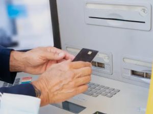 Un banco le devolvió 11 millones de pesos a un hombre de 87 años