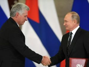 Petrolero ruso lleva crudo a Cuba, según datos de rastreo marítimo