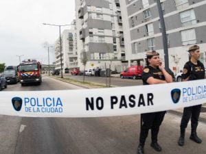 Vecinos afectados por el derrumbe en Parque Patricios cuestionaron la seguridad del complejo: "Encontramos puertas violentadas"