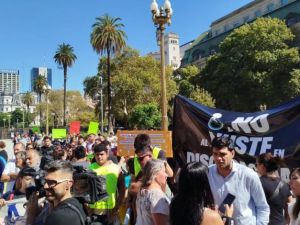 Familiares de personas con discapacidad reclaman deudas en el Programa Incluir Salud y PAMI