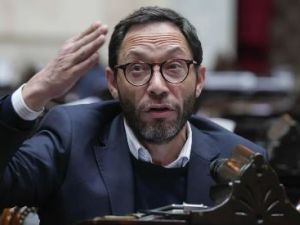 Maxi Ferraro sobre Adorni: “Tendría que dar un paso al costado”