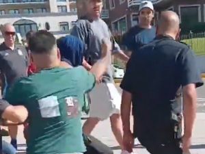 "Si querés plata, trabajá": vecinos increparon y golpearon a un motochorro detenido en Mar del Plata